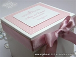 bijela kutija za kolace s rozom satenskom masnom