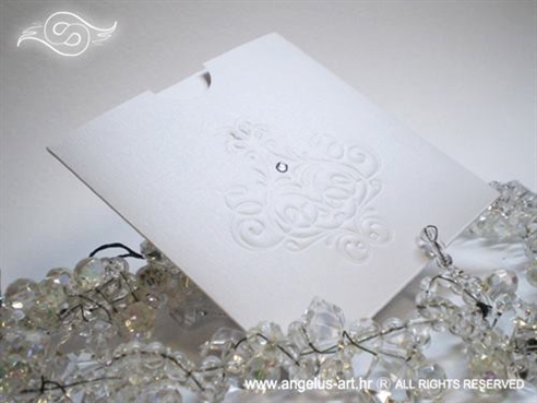 bijela pozivnica za vjenčanje s ornamentima i cirkonima na izvlačenje