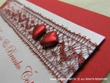 crvena pozivnica za vjenčanje detalj srca