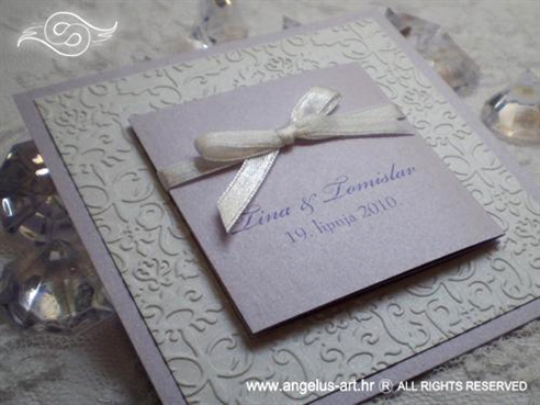 lila bijela pozivnica za vjenčanje s mašnom i 3D tiskom