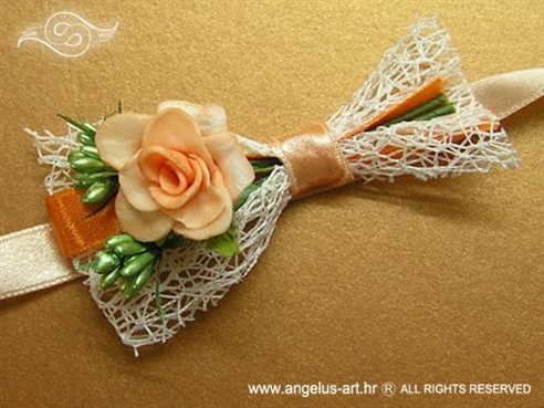 narančasta kitica za vjenčanje s bijelom mrežom i narančastom ružom
