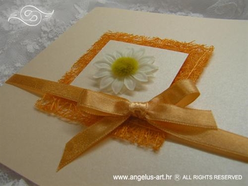 narančasta pozivnica za vjenčanje sa cvijetom