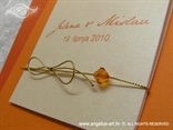 pozivnica narančasta breskva s perlicom i zlatnom mašnicom