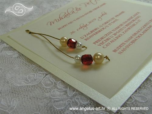 pozivnica za vjenčanje s krem i crvenim perlama