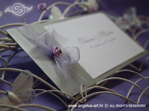 srebrna pozivnica za vjenčanje s lila organdij mašnom