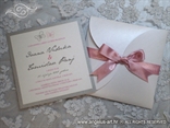srebrno roza pozivnica za vjenčanje s leptirima