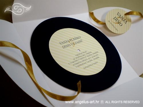 zlatna neobična pozivnica u obliku gramofonske ploče
